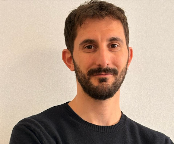 Conduce: Omar Gellera