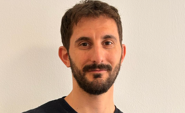 Conduce: Omar Gellera
